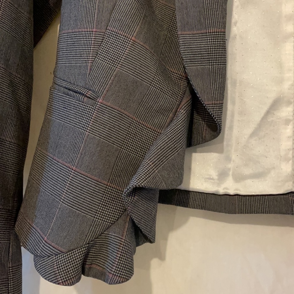 Multi-color H&M blazer size 4 runs small - Picture 3 of 4